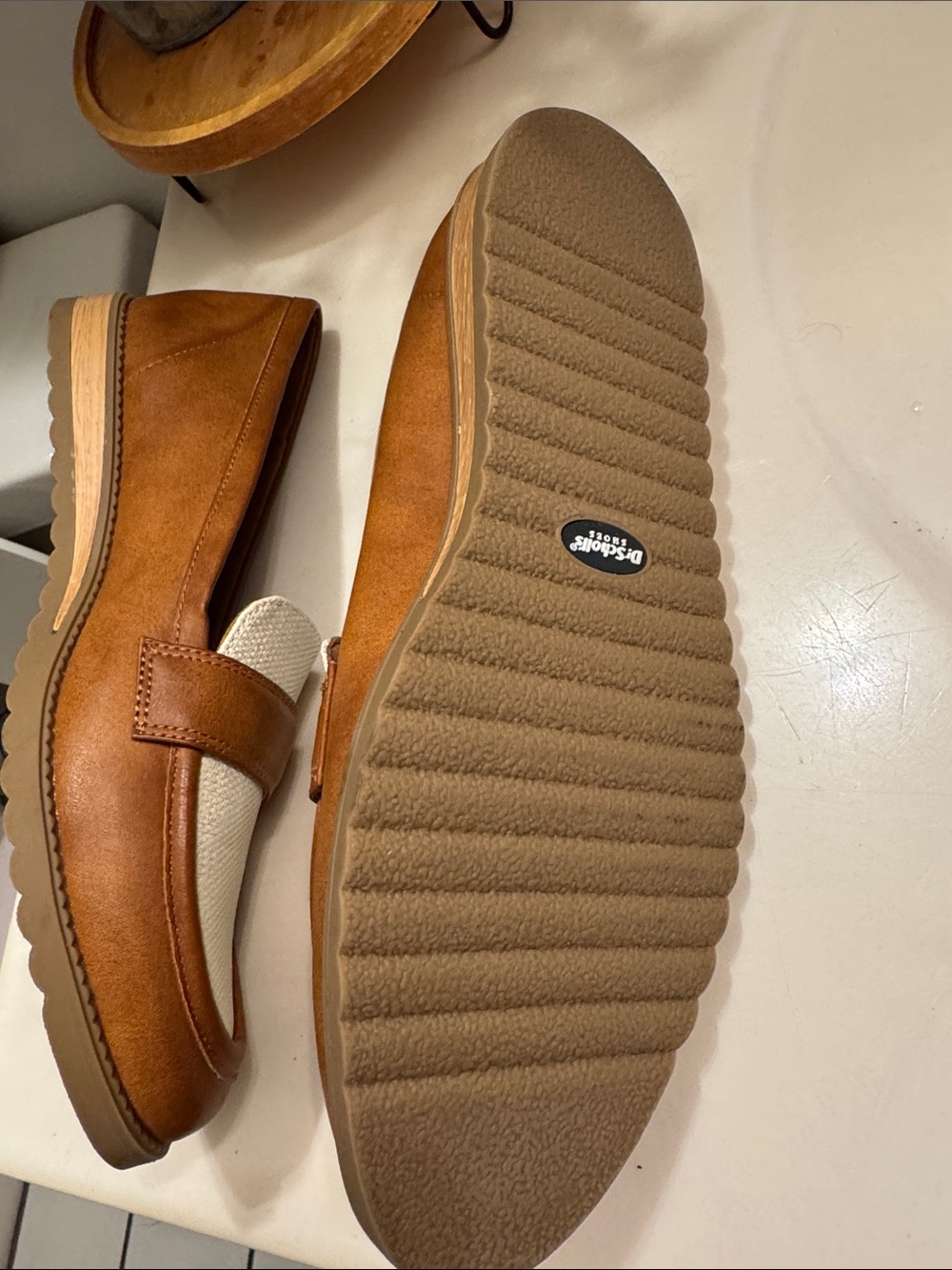 New without box!!!! Dr. Scholl's Tan Leather & Cream Canvas Loafers - Picture 2 of 3